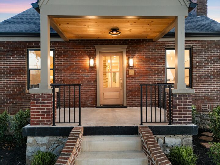 Property Photo: 1012 Hart Ln TN 37216
