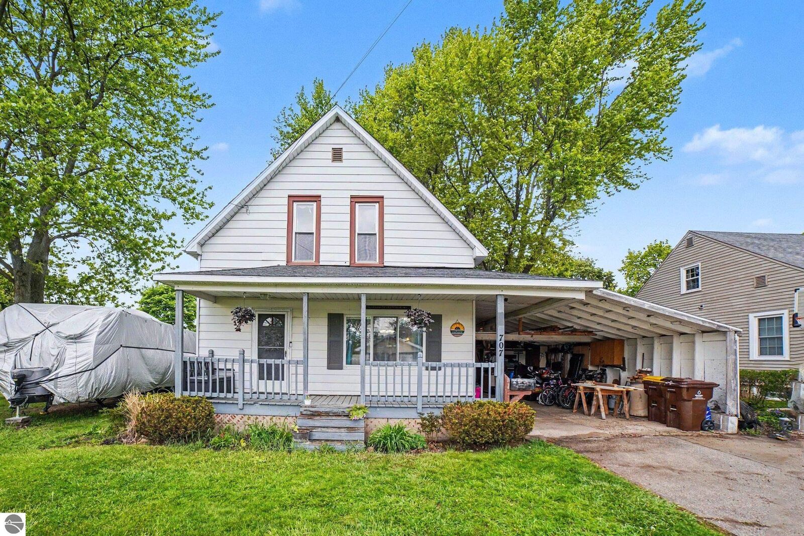 Property Photo:  707 N Republic Avenue  MI 48801 