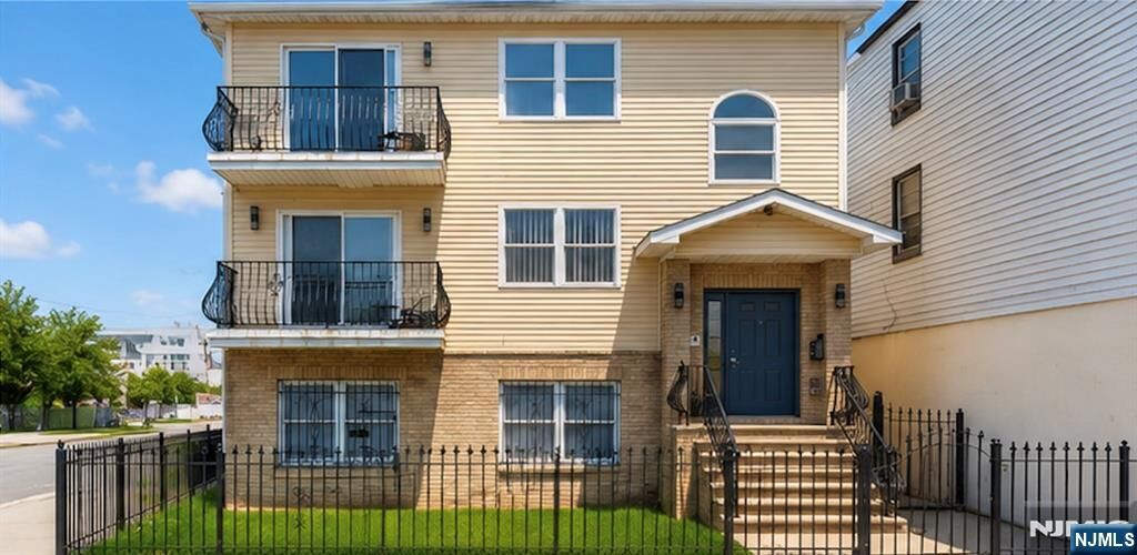 Property Photo:  272-274 Orange Street  NJ 07103 