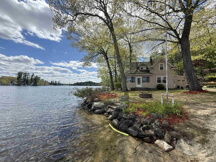 Property Photo:  16 Gardner Road  NH 03087 