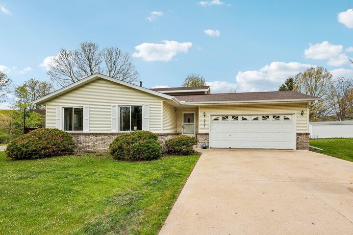 Property Photo:  931 Chestnut Street  MN 55084 