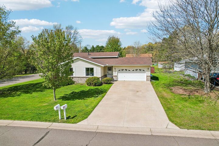 Property Photo:  931 Chestnut Street  MN 55084 