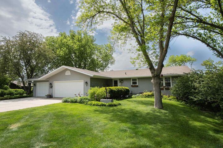 Property Photo: 25 Dorchester Rd IA 51106