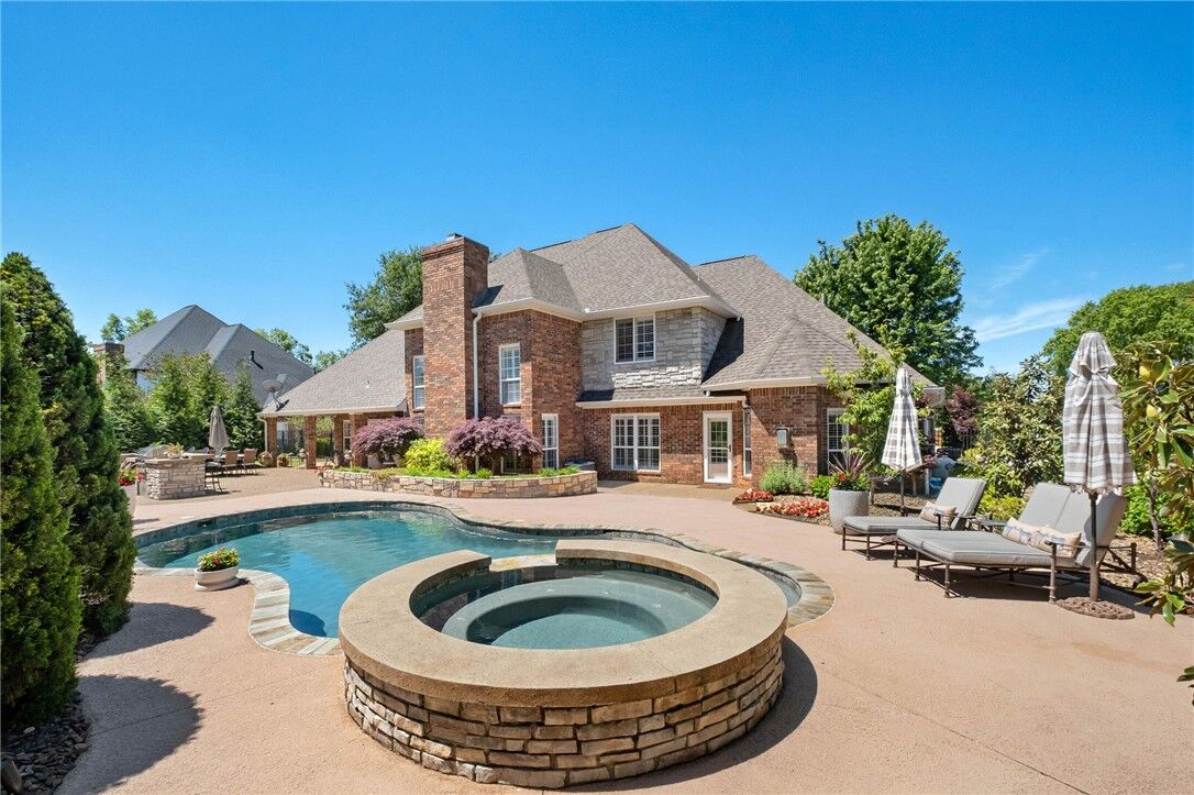Property Photo: 3 S Sherwood Drive AR 72758