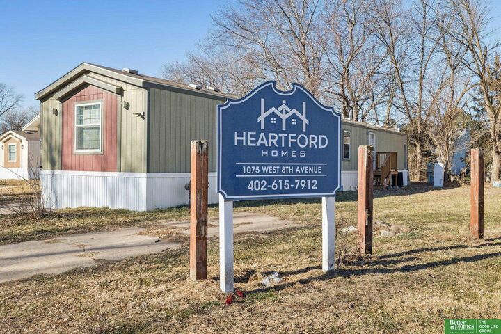 Property Photo: 1075 W 8th Street 18 NE 68649