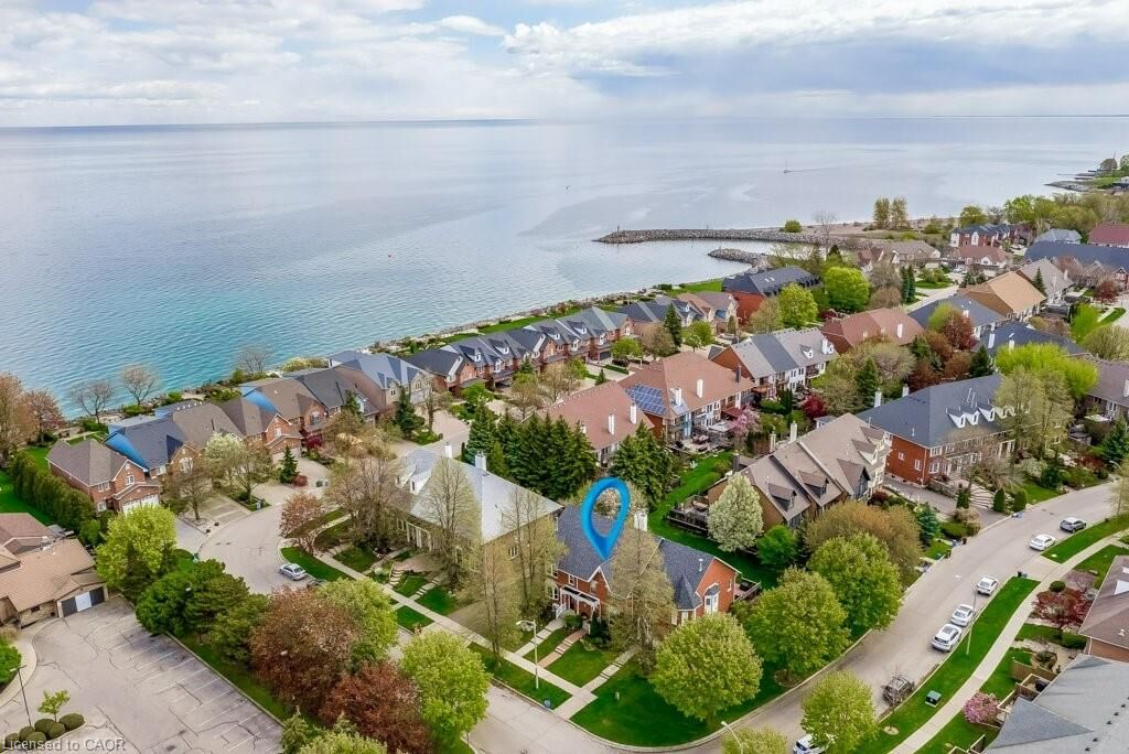 Property Photo:  4 Edgewater Drive  ON L8E 4Z3 