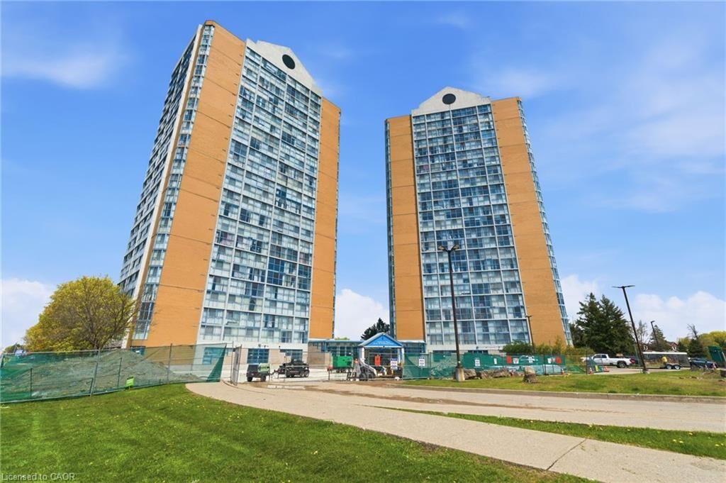 Property Photo:  25 Trailwood Drive 2206  ON L4Z 3K9 