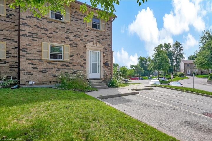 Property Photo:  175 Cedar Street 35  ON N1S 4X9 