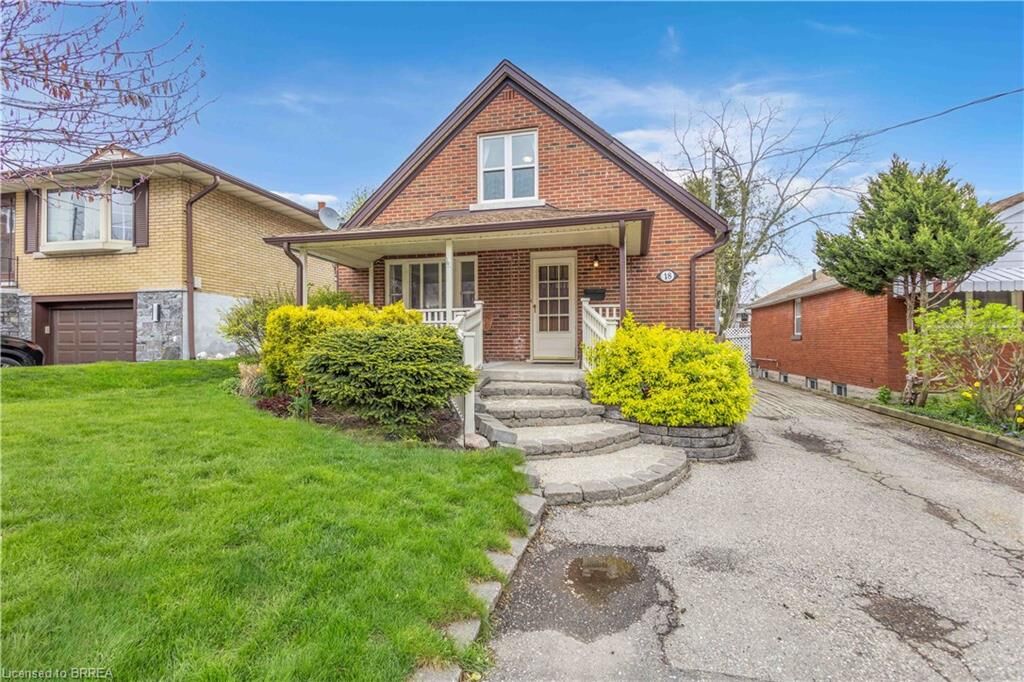 Property Photo:  18 South Drive  ON N2M 4B5 