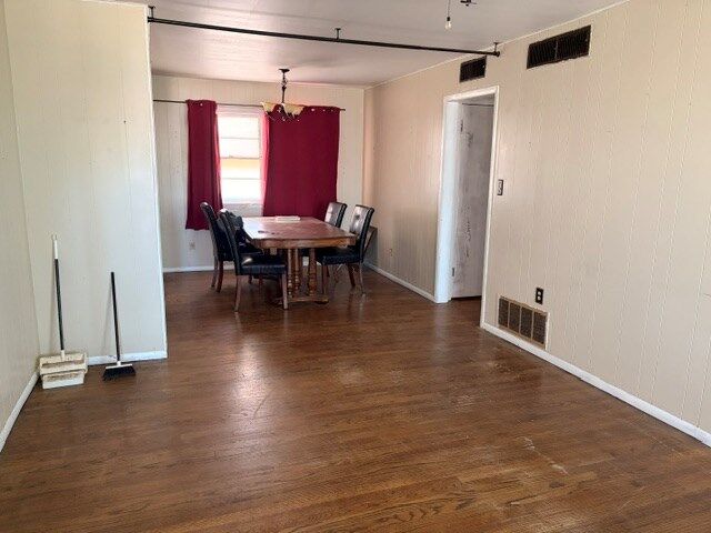 Property Photo: 303 33rd St TX 79549
