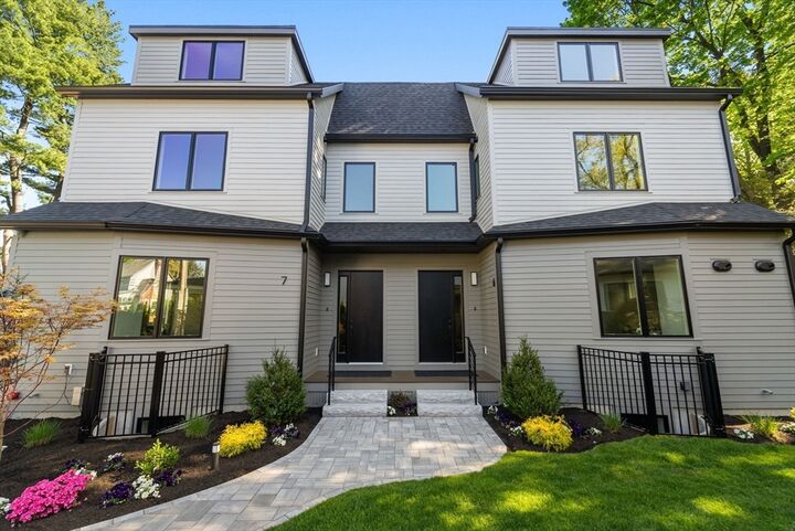 Property Photo:  956 Walnut Street 7  MA 02461 