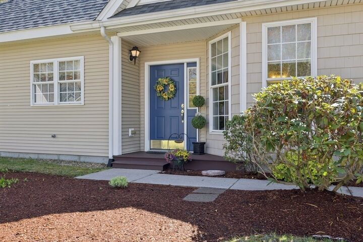 Property Photo:  26 Summerfield Dr 17  MA 01560 