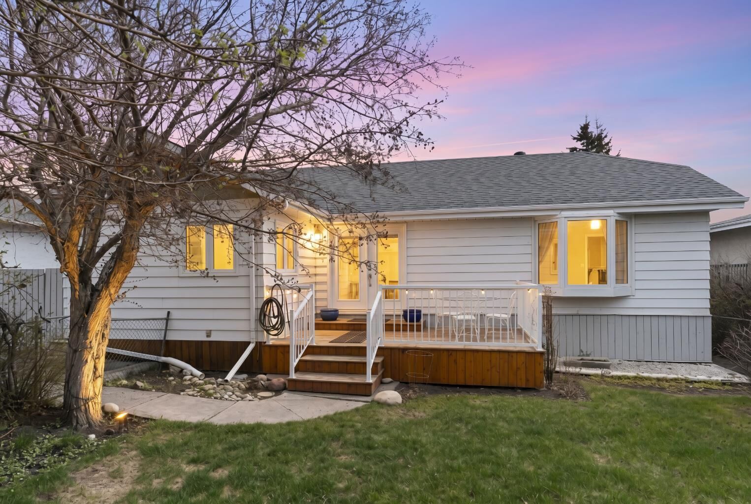 Property Photo:  121 Mountain Street  AB T4C 1Z5 