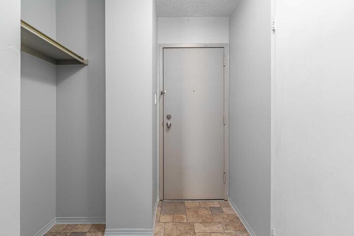 Property Photo: 1320 12 Avenue SW 304 AB T3C 3R6