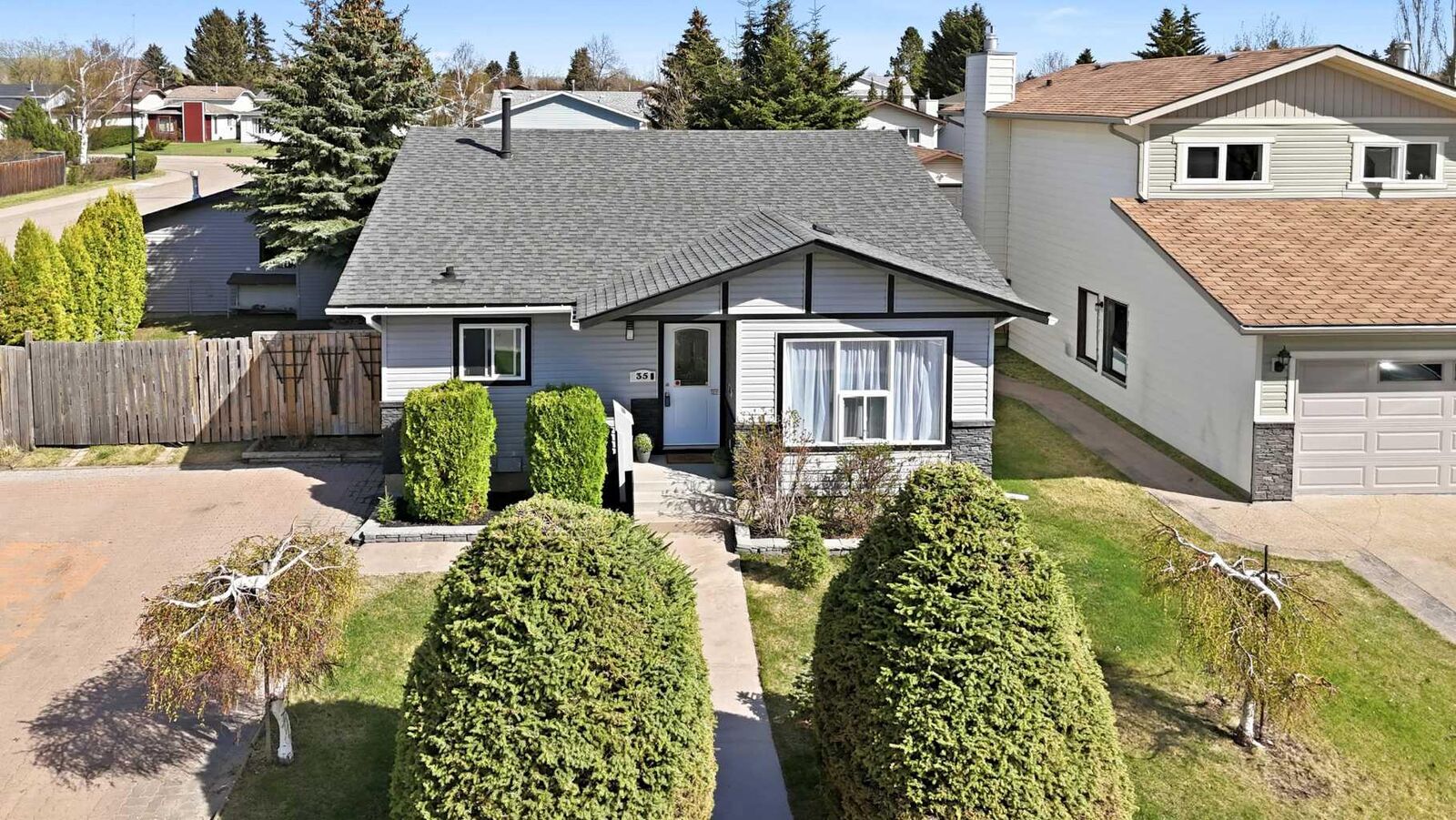 Property Photo:  35 Ray Avenue  AB T4P 3B9 