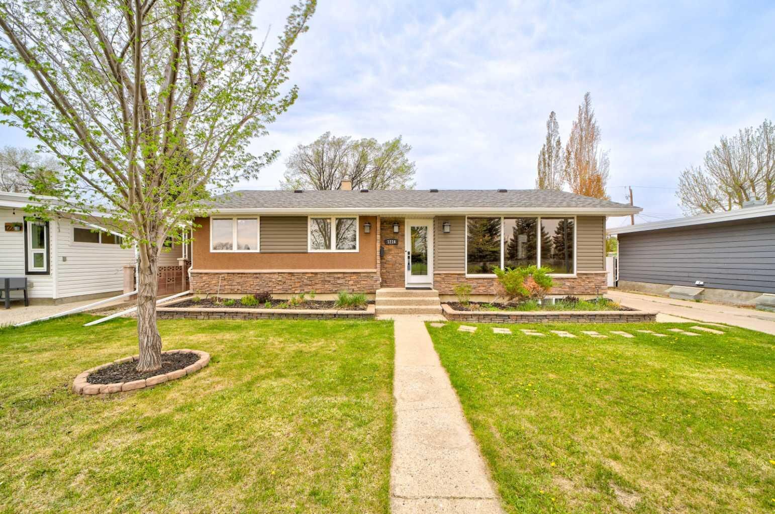 Property Photo:  1216 Henderson Lake Boulevard S  AB T1K 3B7 