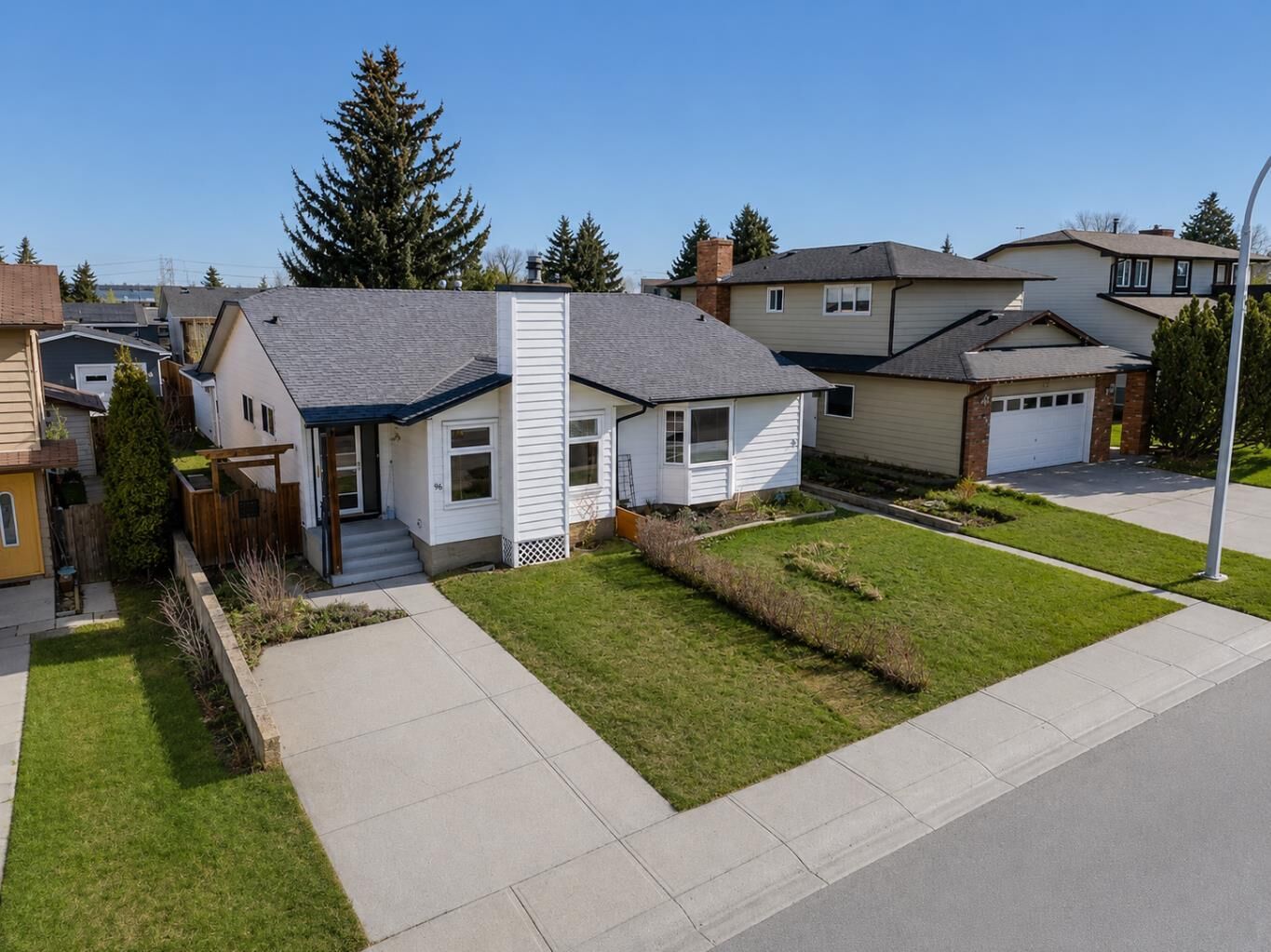 Property Photo:  96 Jensen Crescent NE  AB T4B 1N8 