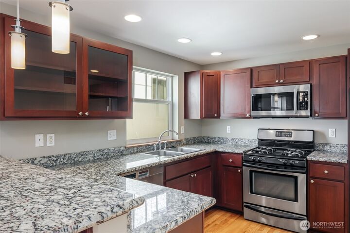 Property Photo:  5260  Brooklyn Avenue NE  WA 98105 