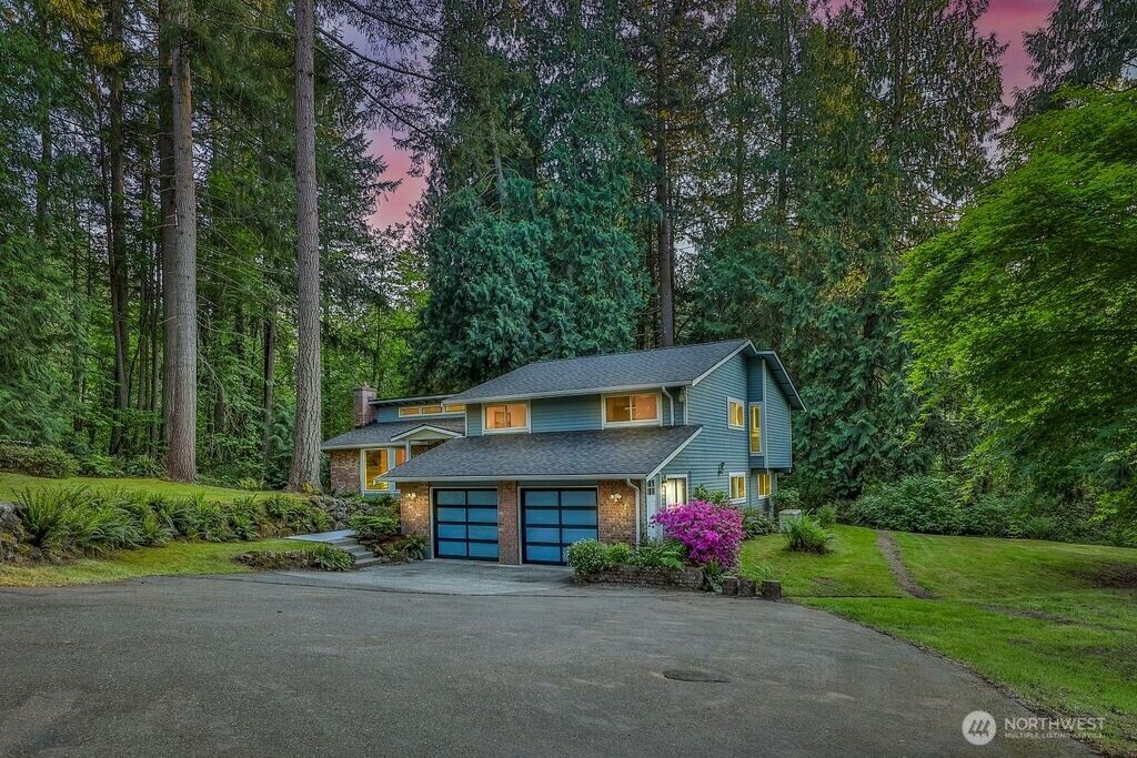 Property Photo:  3733  221st Avenue SE  WA 98075 