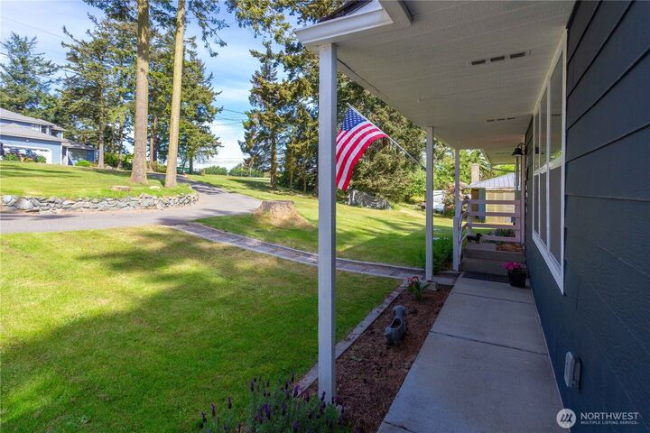 Property Photo:  1986  Peacock Lane  WA 98277 