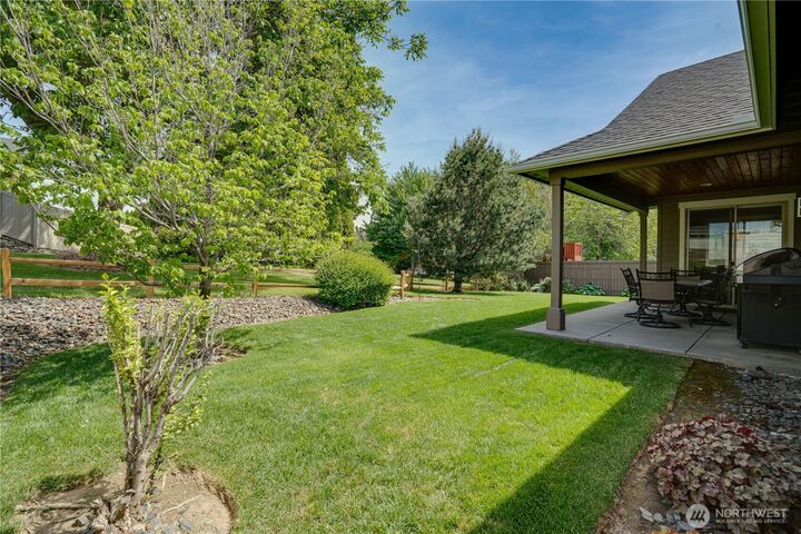 Property Photo:  1972  Legacy Place SE  WA 98802 
