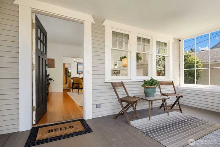 Property Photo: 4740 4th Avenue NE WA 98105