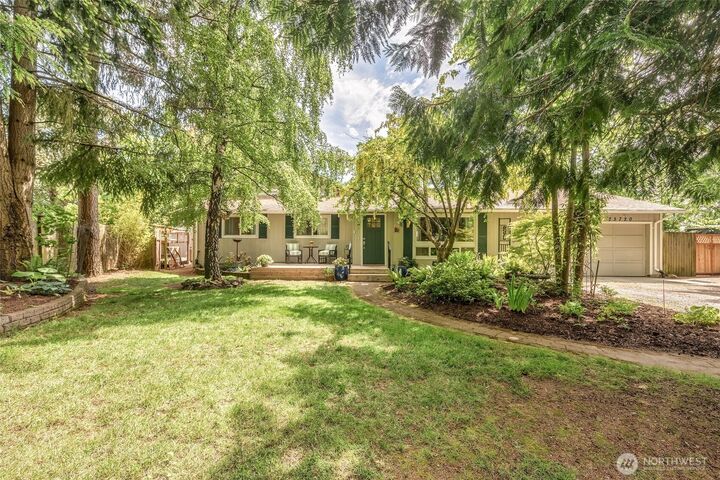 Property Photo:  25720  78th Avenue SW  WA 98070 
