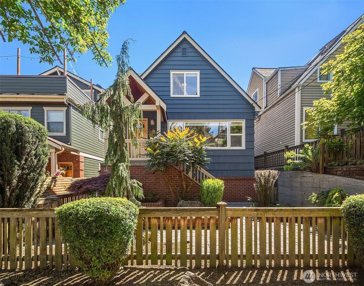 Property Photo:  17 W Dravus Street  WA 98119 