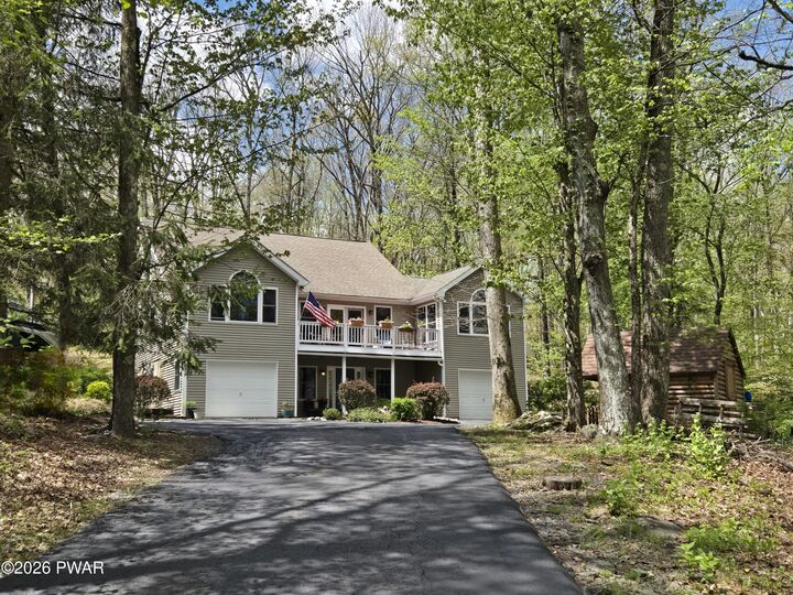 Property Photo: 807 Dogwood Court PA 18428