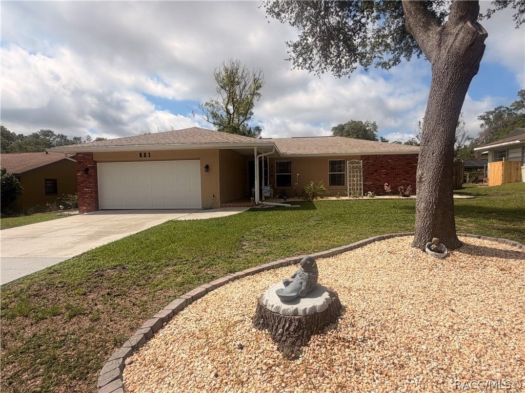 Property Photo: 521 Hiawatha Avenue FL 34452