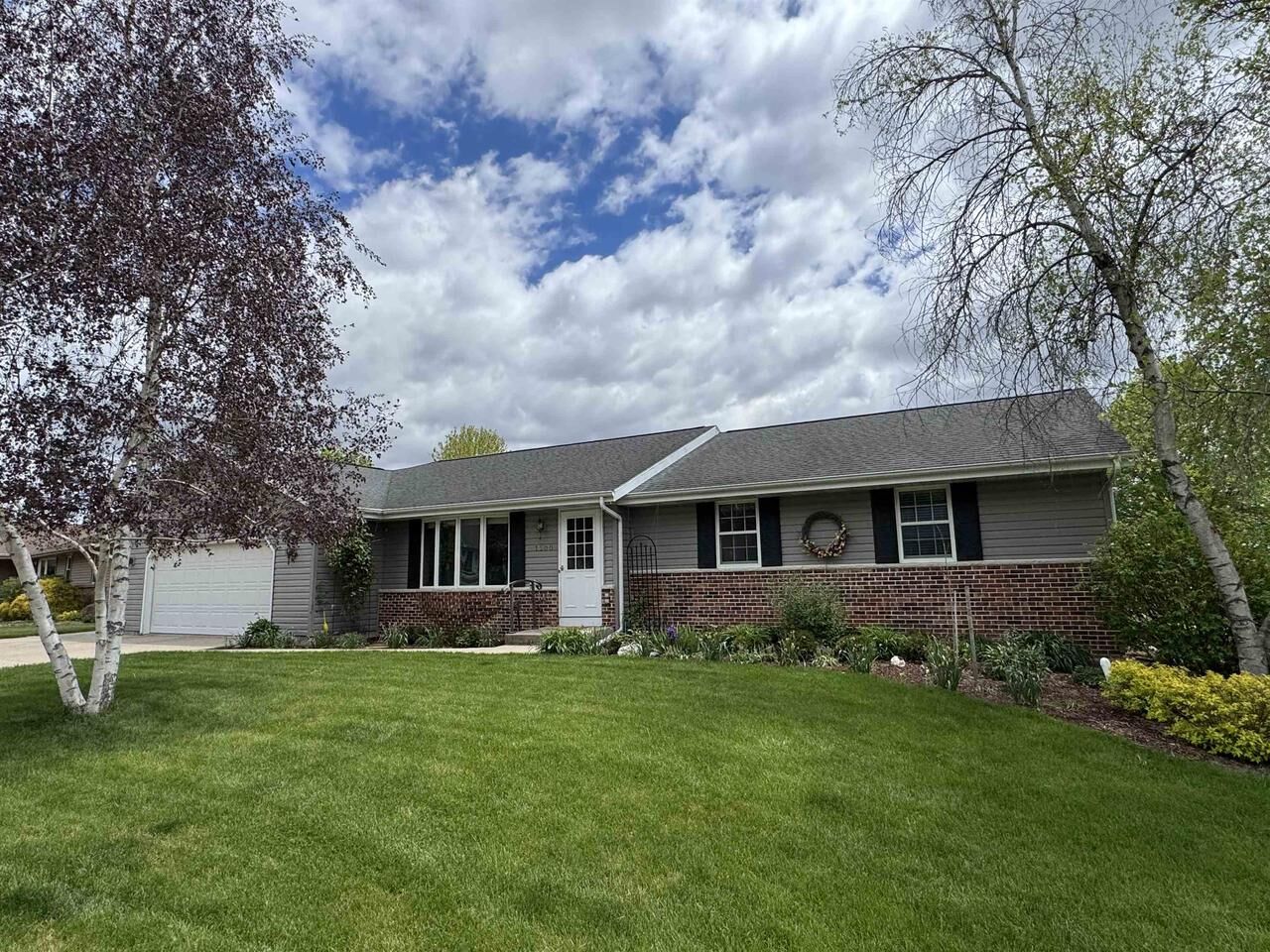 Property Photo:  1500 Camelot Drive  WI 53548 
