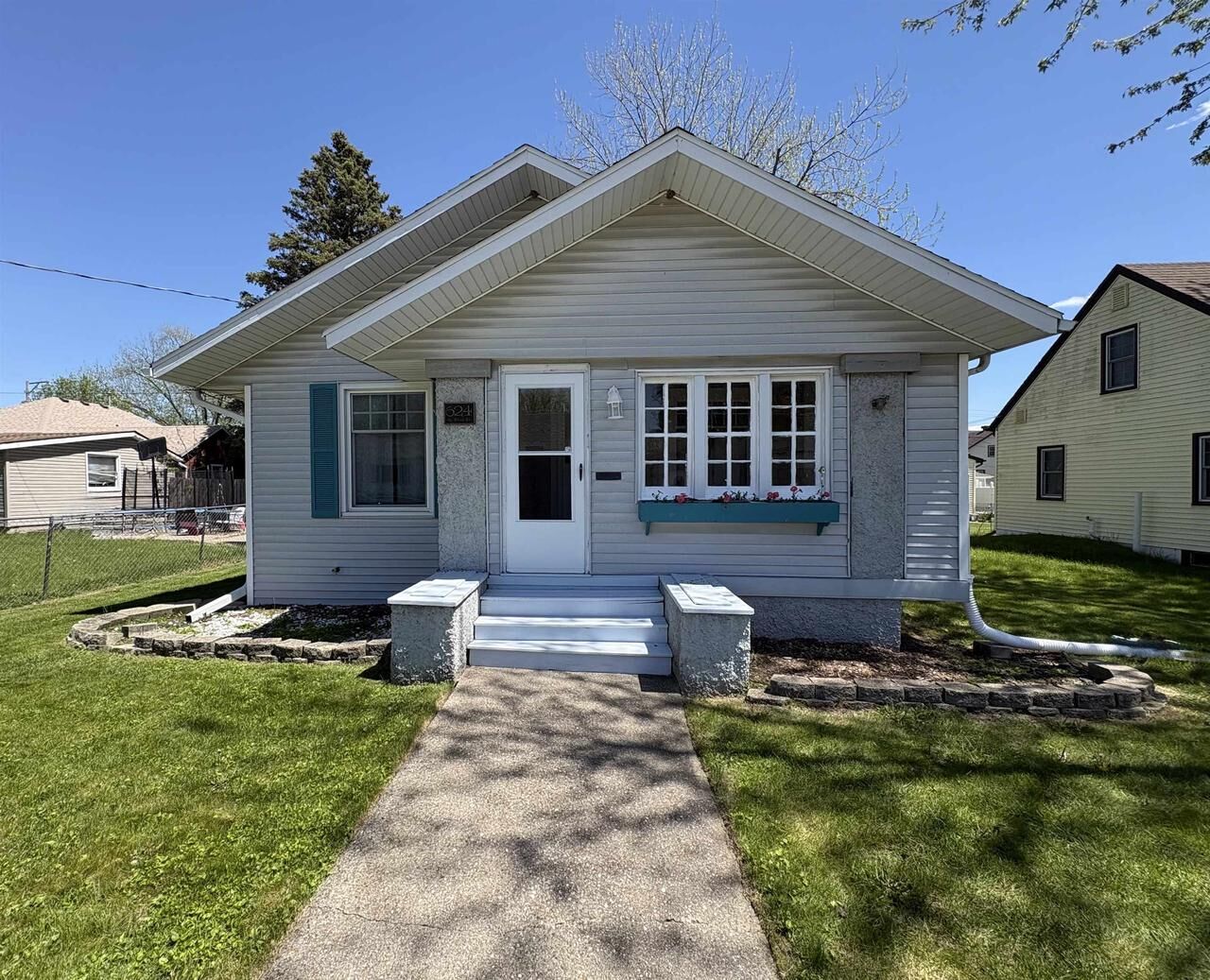 Property Photo: 624 N Pine Street WI 53548