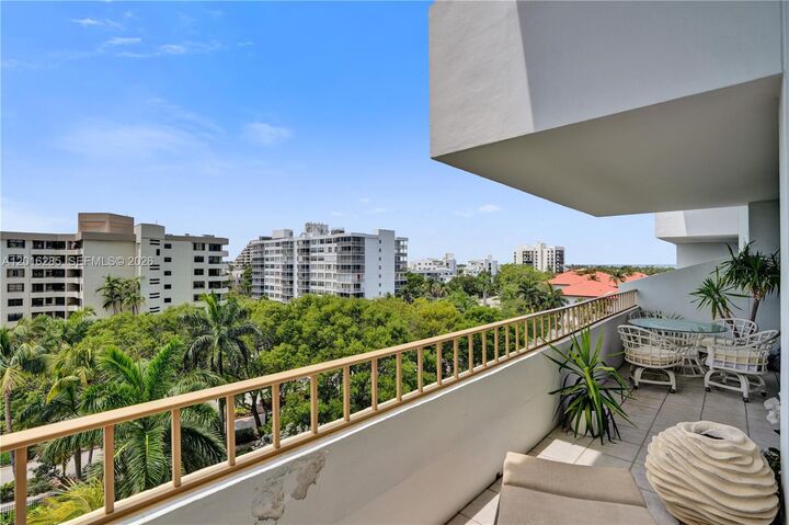 Property Photo:  155 Ocean Lane Dr 707  FL 33149 