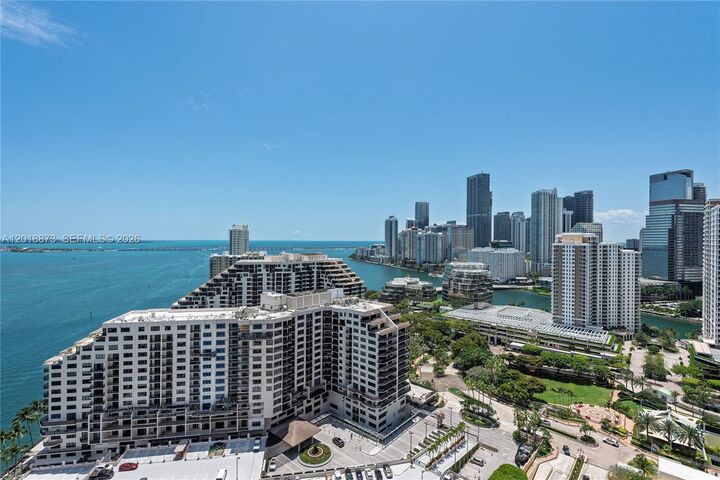 Property Photo: 848 Brickell Key Dr 2703 FL 33131