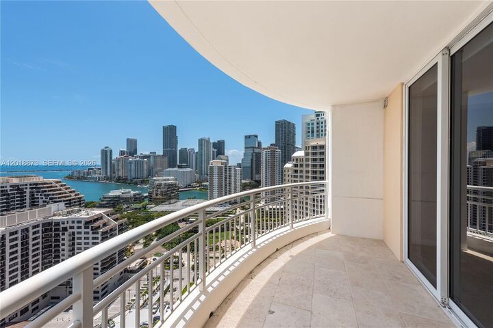 Property Photo:  848 Brickell Key Dr 2703  FL 33131 