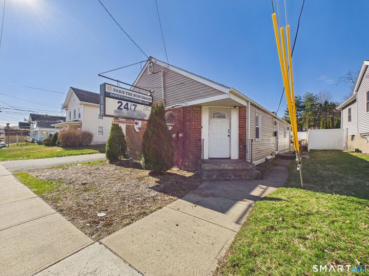 Property Photo:  