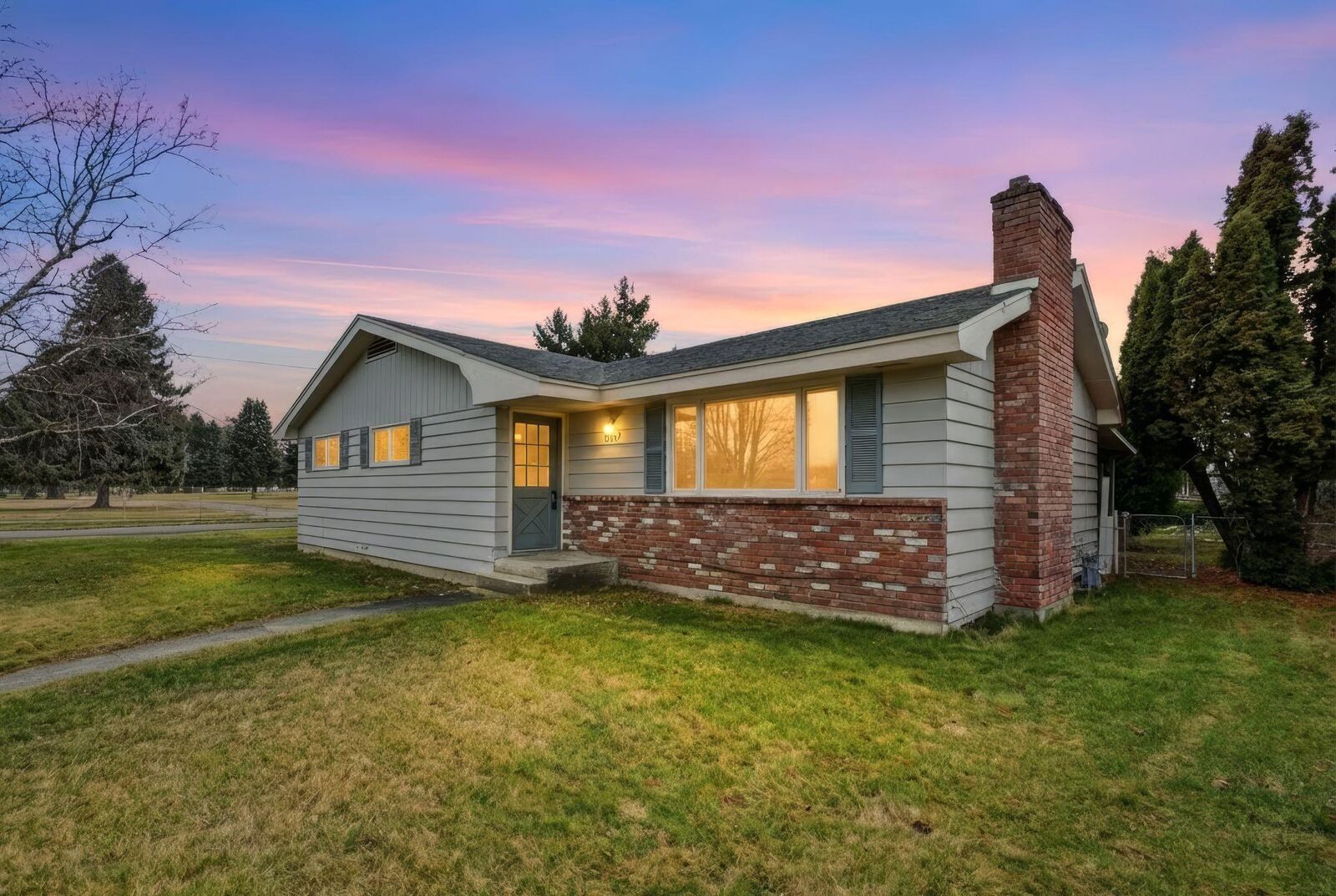 Property Photo:  11822 E 15th Ave  WA 99206 