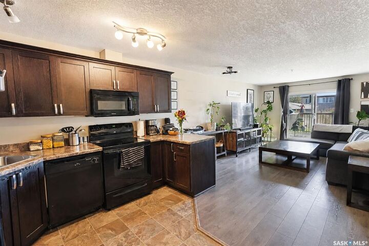 Property Photo: 1501 15th Street E 102 SK S6V 7C3