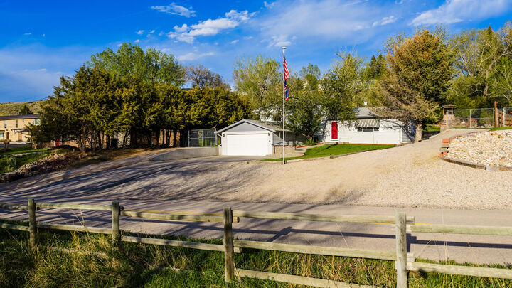 Property Photo: 70 Upper Clear Creek Road WY 82834