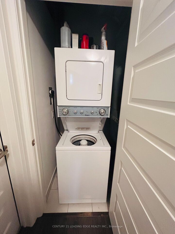 Property Photo:  11 Eldora Avenue 15  ON M2M 0B5 