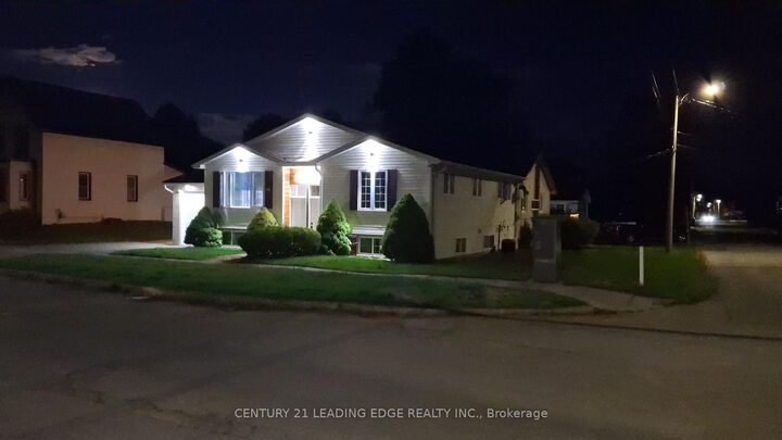 Property Photo:  61 Wilkins Street A  ON K8V 3M6 