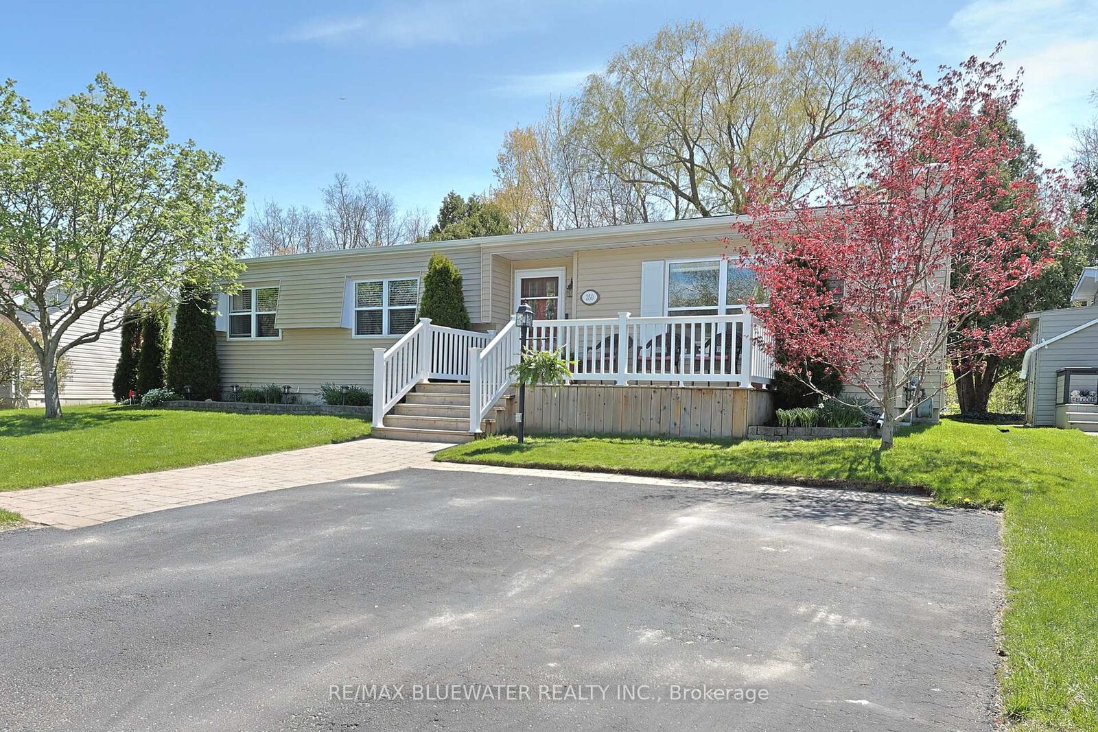 Property Photo: 350 Shannon Boulevard ON N0M 1T0