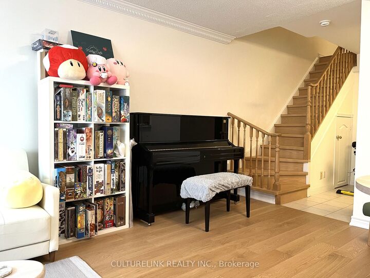 Property Photo: 28 Sommerset Way 1502 ON M2N 6W7