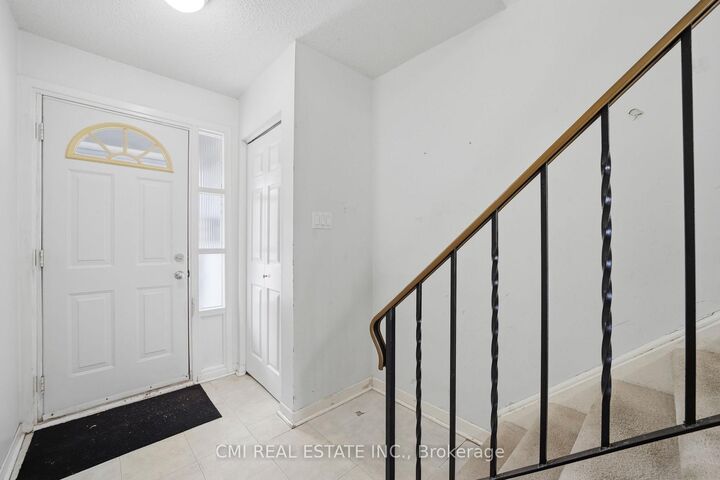 Property Photo: 2440 Bromsgrove Road 71 ON L5J 4J7