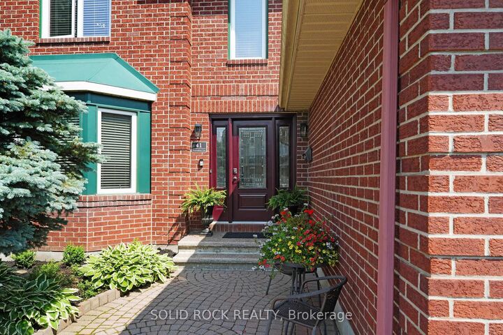 Property Photo: 41 Framingham Crescent ON K2J 3J4