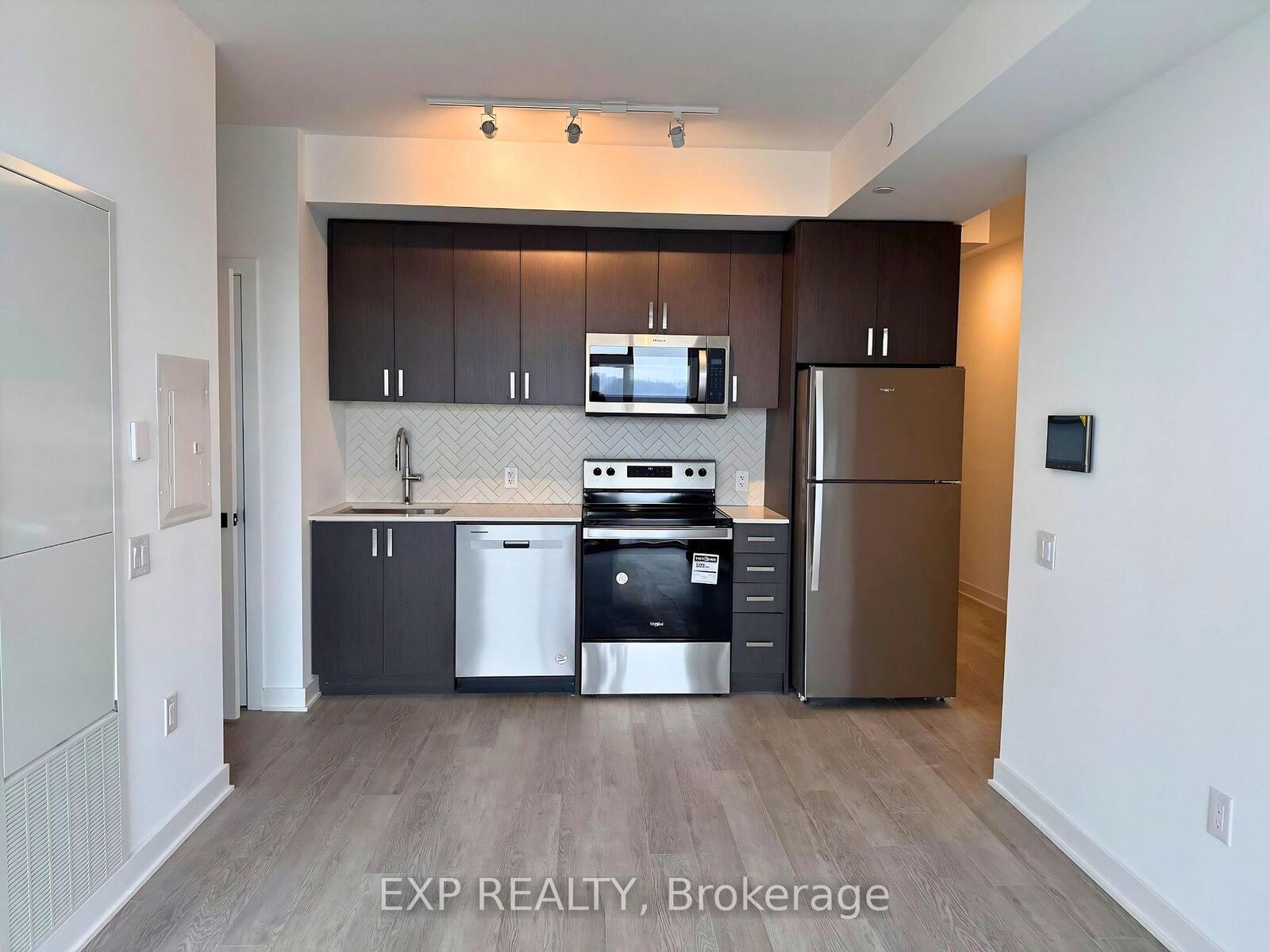 Property Photo: 2782 Barton Street E 1019 ON L8E 0L3
