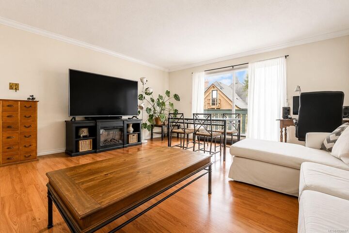Property Photo:  1331 Johnson St 5  BC V8V 3P2 