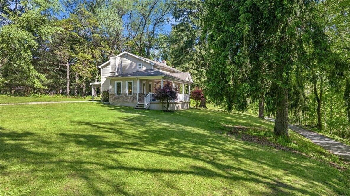 Property Photo:  746 Crawford Rd  PA 15237 