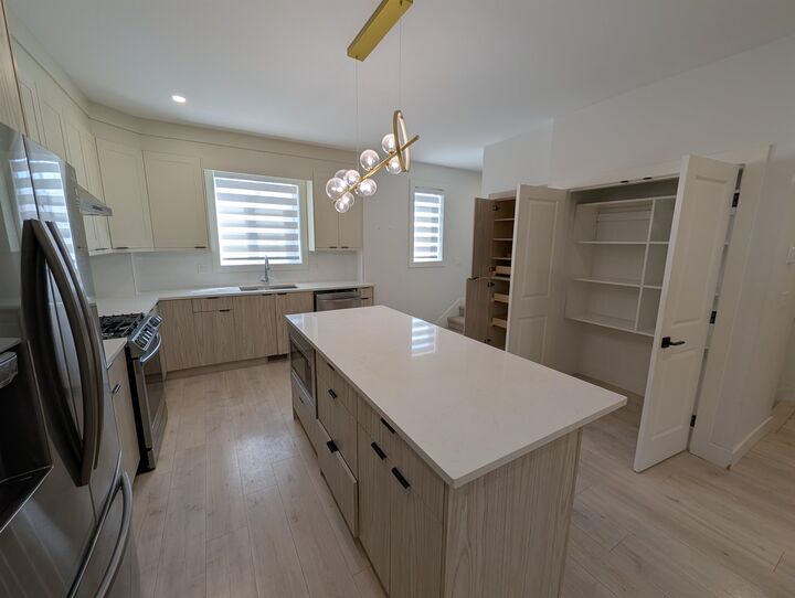 Property Photo:  15950 Alder Place 2  BC V4A 0C9 