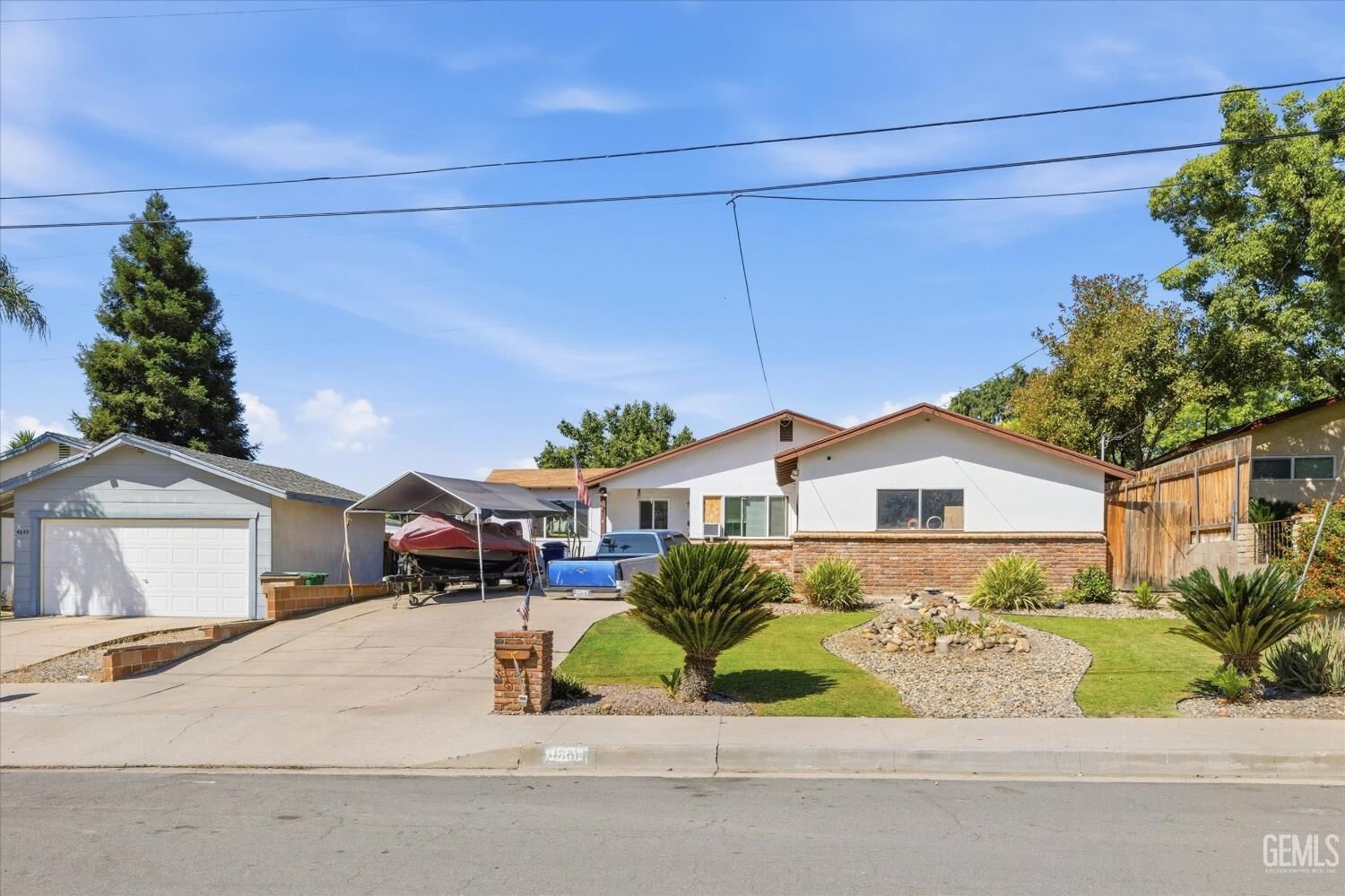 Property Photo:  4861 Putter Lane  CA 93308 